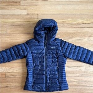 Patagonia women’s down sweater hoody